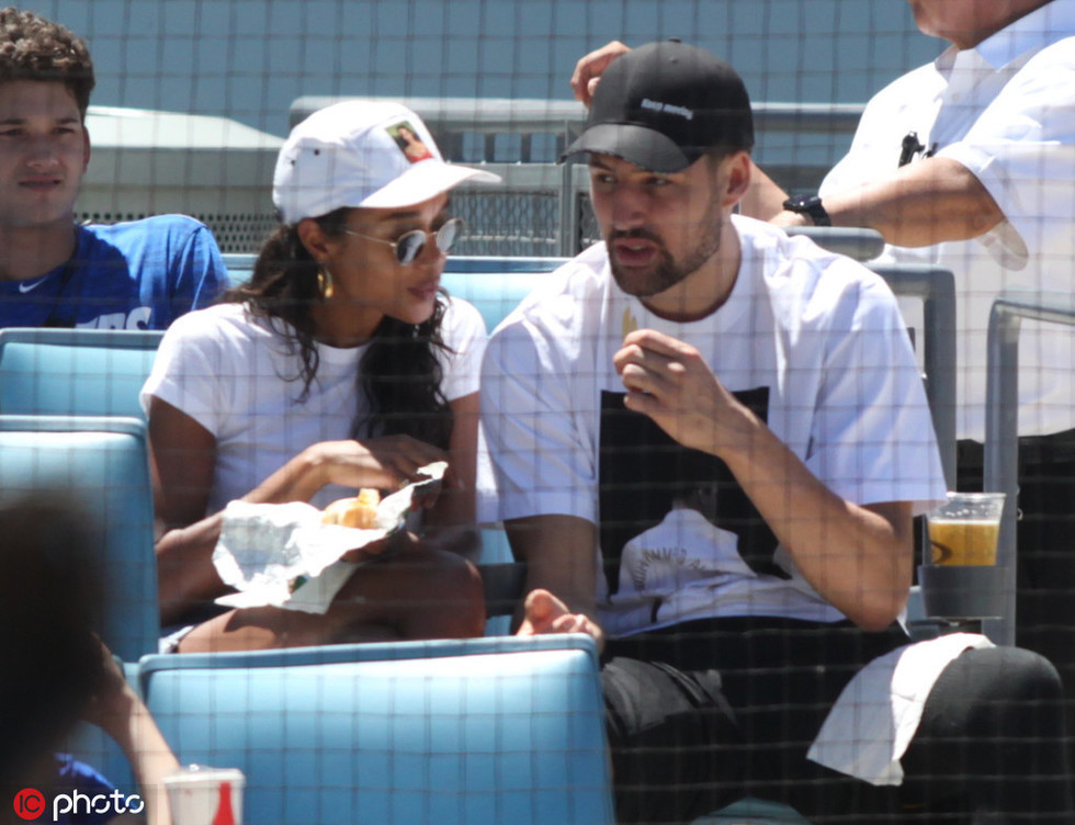 官方：AC米兰主帅阿莱格里当选意甲11月最佳教练（AC米兰官宣：主帅阿莱格里荣膺意甲11月最佳教练）