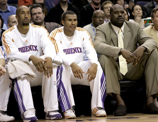 雷迪克盛赞艾顿防守端表现：他能做很多事情，甚至能换防马克西（雷迪克称艾顿防守全面：能胜任多项任务，甚至可换防马克西）