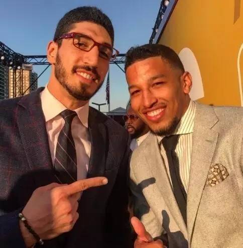 迪亚斯本赛季19场已送出6次助攻，超过上赛季整个赛季（迪亚斯本季19战送出6助攻，已超上季总数）