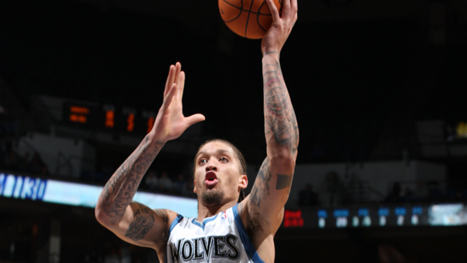 库里28+4 巴特勒伤退 勇士力克太阳（库里砍下28+4 巴特勒伤退 勇士险胜太阳）