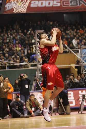 阿斯：米利唐可能伤缺4个月，队内只剩下4名健康的后卫（阿斯：米利唐恐缺阵4个月，球队仅余4名健康后卫）