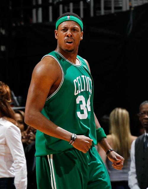 主裁：夸安萨拉拽丘库埃梅卡没判罚？这是极轻微、无效的拉拽（主裁回应夸安萨拉拉拽丘库埃梅卡未判：接触极轻微，拉拽无实质影响）