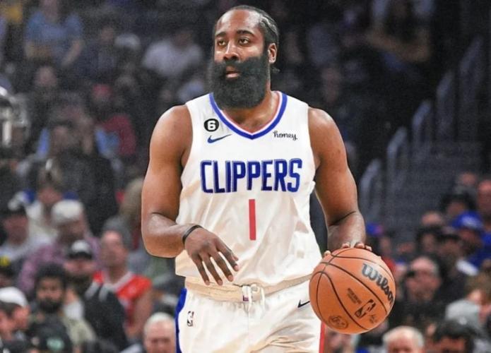 埃贝尔：我们还在与于帕进行续约谈判；诺伊尔应该去踢世界杯（埃贝尔：与于帕续约仍在推进；诺伊尔理应参加世界杯）