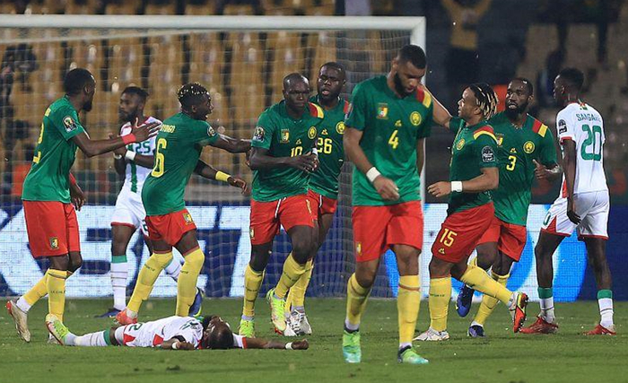 阿森纳为巴黎当红新援强势出击，利物浦加入争夺战引发激烈竞争（阿森纳强攻巴黎新星，利物浦入局争抢战火升级）