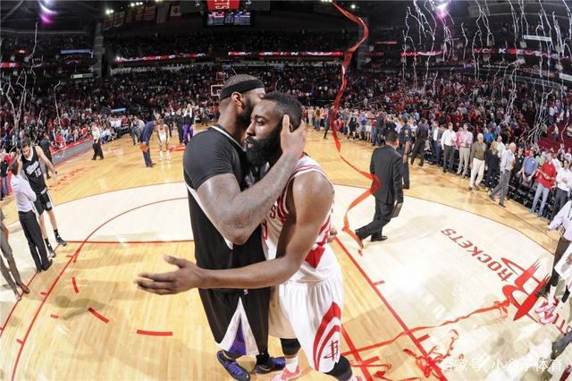 欧冠球员表现评析：C罗连续进球,（欧冠球员状态解读：C罗连场破门）