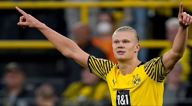 达尼洛同时斩获两座欧冠&解放者杯冠军，为历史首人（达尼洛史上首位包揽欧冠与解放者杯双冠）