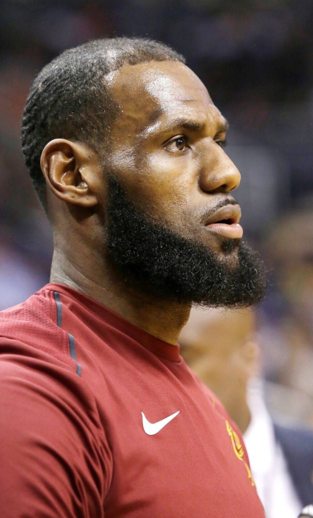 孔帕尼：凯恩和对手的手臂位置几乎一样，这种情况不该判点球（孔帕尼质疑判罚：凯恩与对手手臂位置几乎一致，不应判点球）