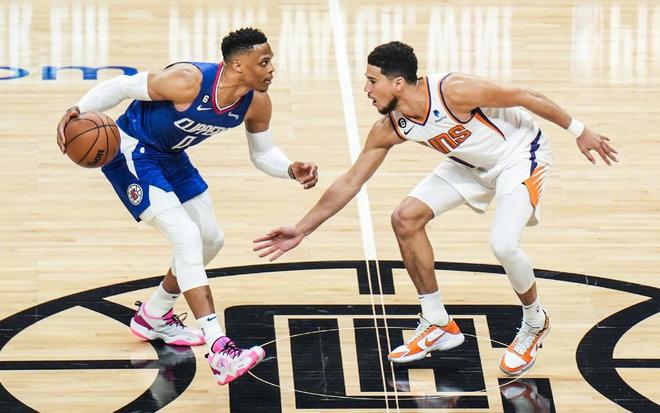 两张合影，一张和老乡一张和金靴。赛前法比奥说这场...（赛前法比奥的两张合影：一张与老乡，一张与金靴）