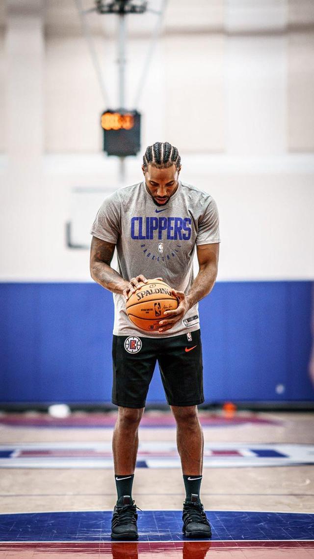 早报：拥有地表最强人类的从容感……怎么，你们没有吗？（早报：拥有地表最强人类的底气与从容——怎么，你们没有？）