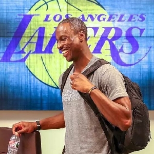 梅西夺冠后发动态庆祝！始终强调团队！还感谢工作人员和管理层！（梅西夺冠后发文庆祝：强调团队并致谢工作人员与管理层）